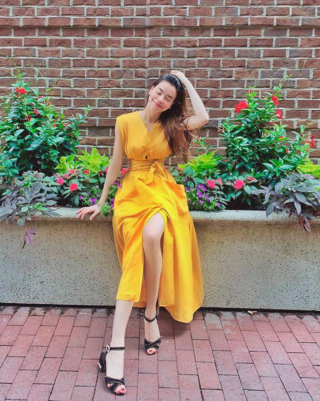 Quá lâu rồi Tăng Thanh Hà mới diện trang phục nổi bật thế này ảnh 8 quanh nam toan den voi trang, ha tang vua dien cay vang tuoi da thanh gai hai muoi - 9