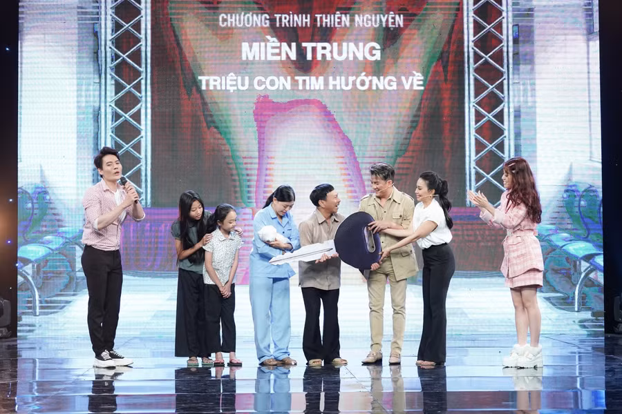 Các nhân vật được tái hiện từ chính những hoàn cảnh thật ngoài đời từ người sản phụ sinh nở trong cơn lũ.