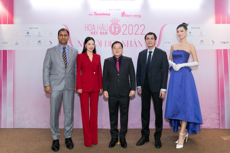 Ban giám khảo của phần thi Người đẹp Nhân ái.