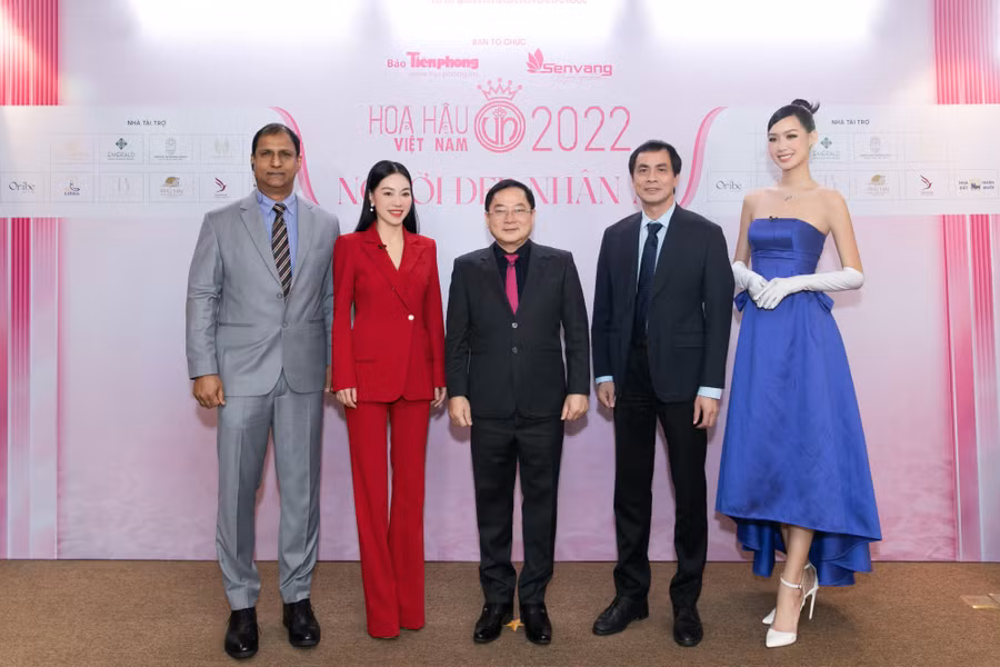 Ban giám khảo của phần thi Người đẹp Nhân ái.