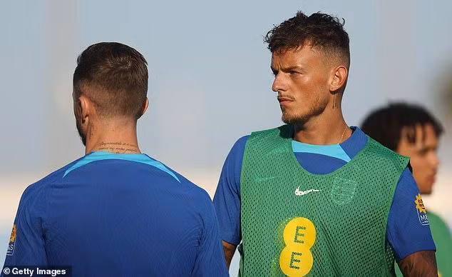 Ben White bất ngờ rời Qatar để về nước.