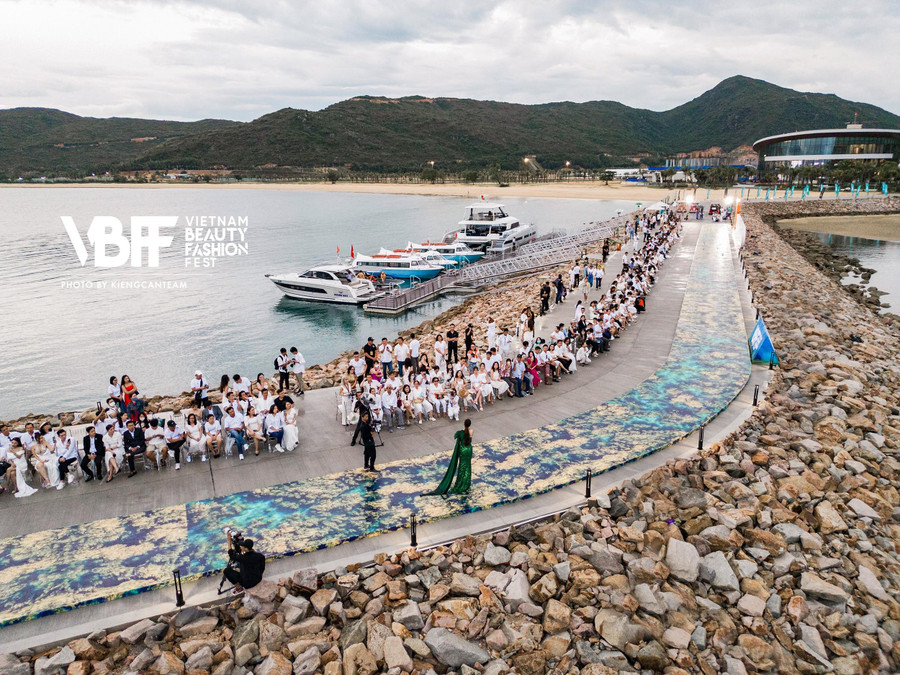 Hoàng Nhật Nam sở hữu nhiều chương trình, cuộc thi ấn tượng về sân khấu, dàn dựng. Hoàng Nhật Nam sở hữu nhiều chương trình, cuộc thi ấn tượng về sân khấu, dàn dựng.