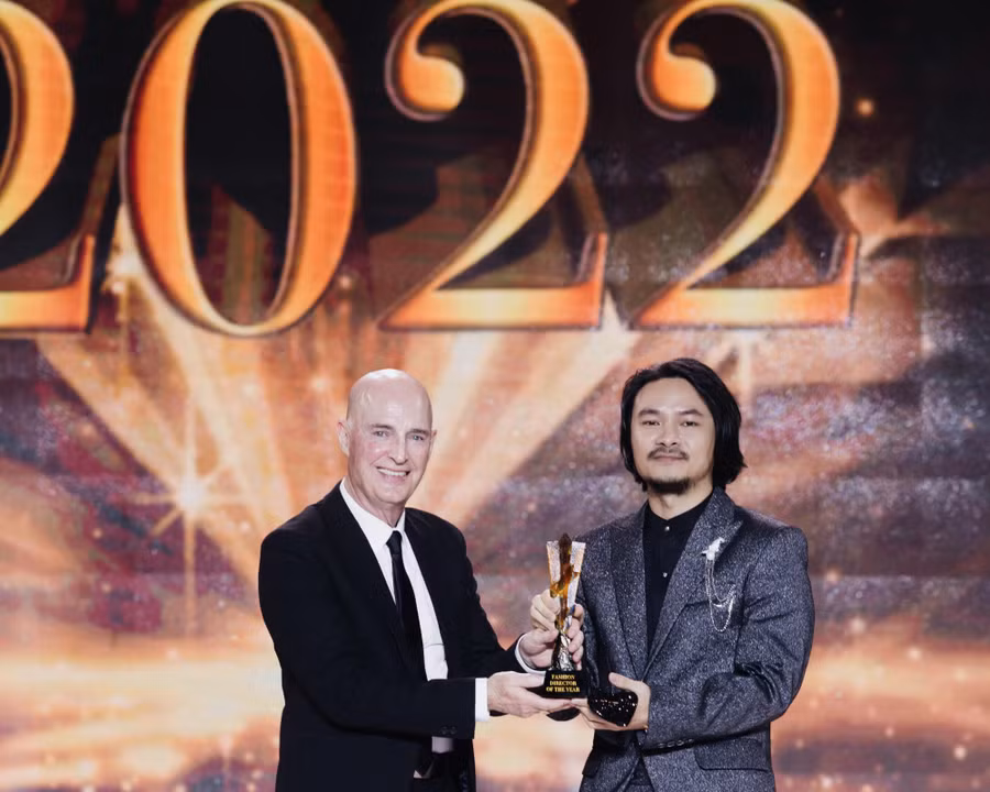 Hoàng Nhật Nam nhận giải Đạo diễn thời trang của năm.