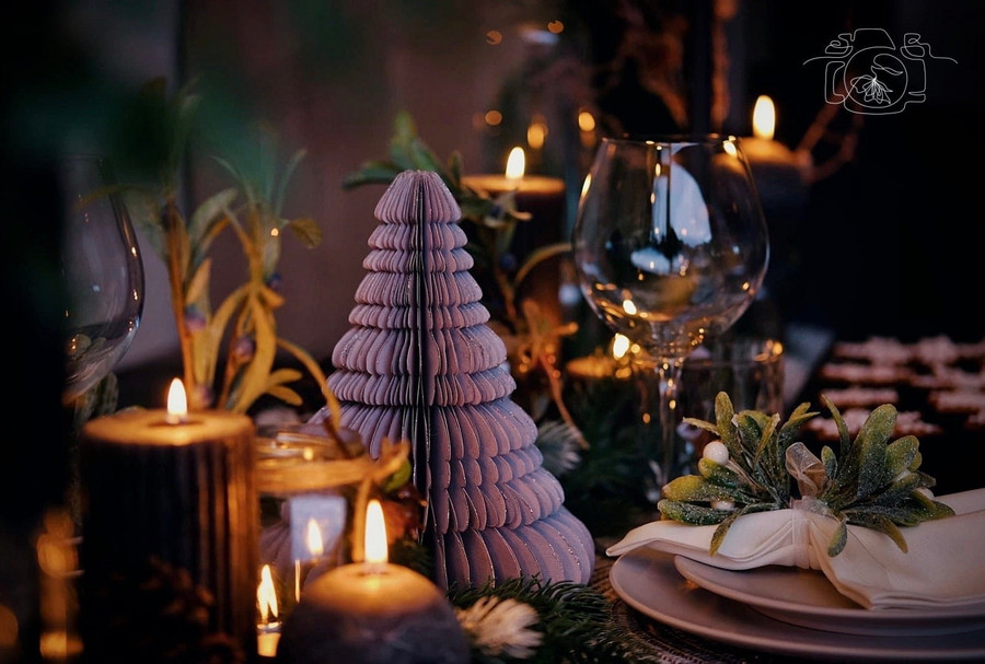 Đến khi bày bàn ăn có thể lấy lại những món trang trí ấy để bày lên cũng rất xinh.