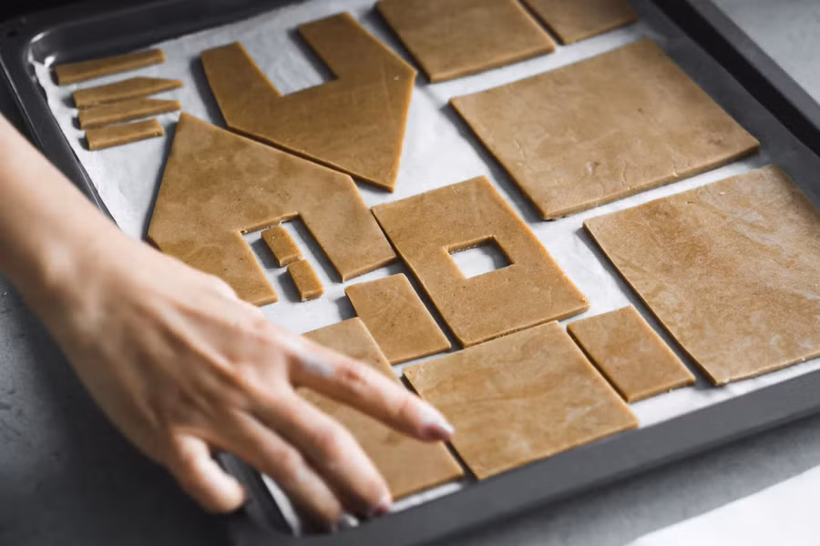 Xếp đều lên khay nướng.