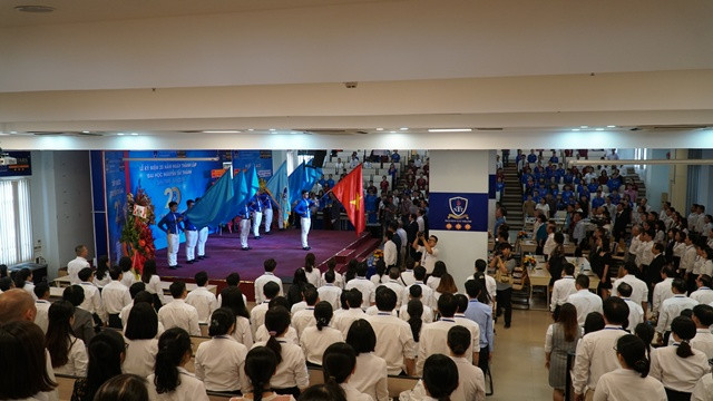 Buổi lễ diễn ra trong không khí trang trọng nhưng đầm ấm