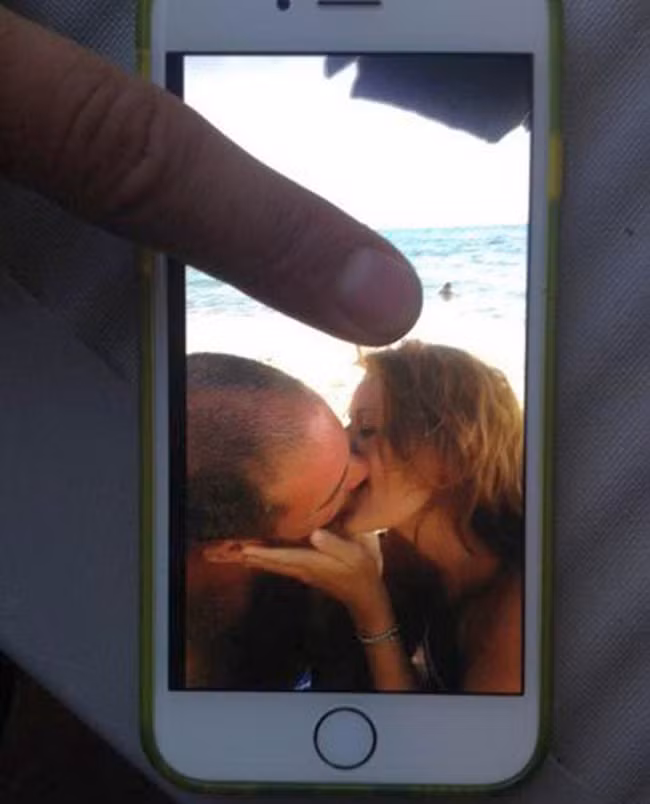 Che thế này cũng được khỏi mất công xóa nhé.