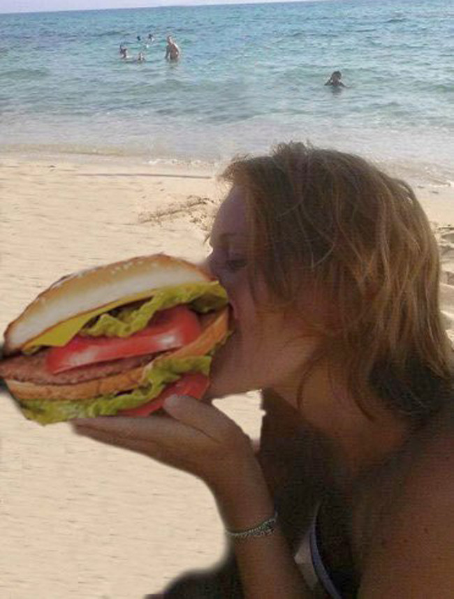 Chàng trai hóa thành chiếc Hamburger khổng lồ.