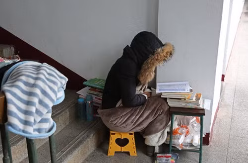 kieu on thi ba dao khi troi ret thau xuong cua sinh vien tq hinh anh 2