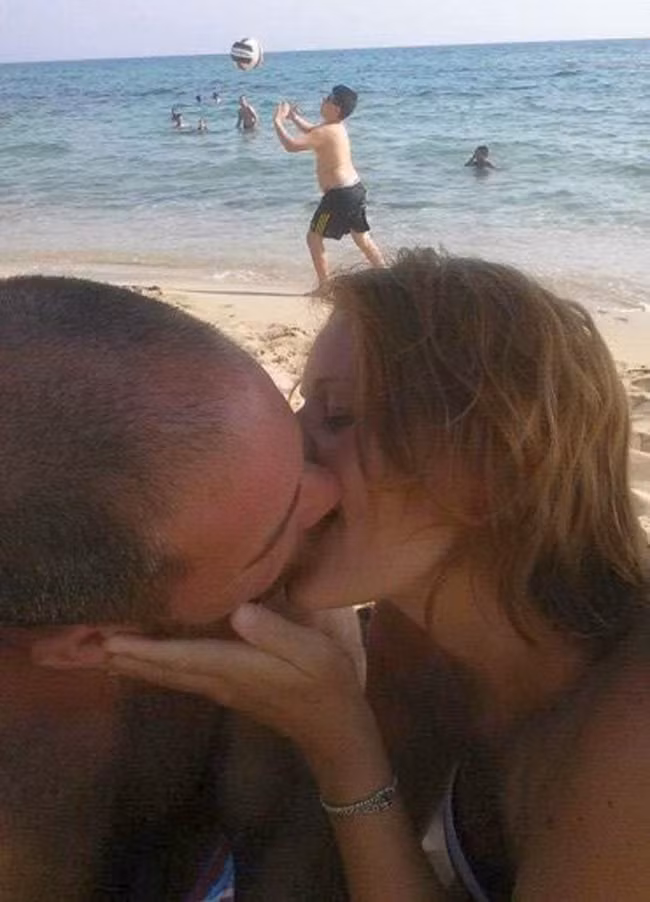 Cặp đôi nhờ dân mạng chỉnh sửa ảnh.