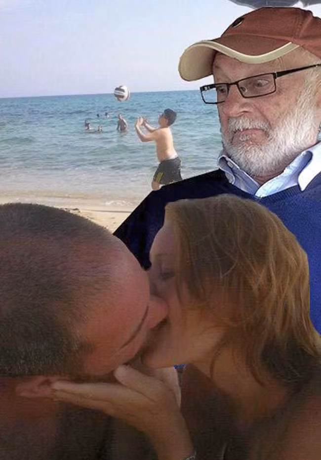 Cô cậu làm trò gì ở đây thế hả?