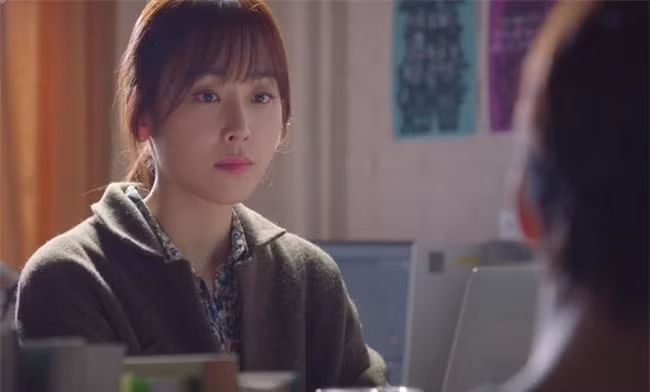 Chồng chết sững đọc bức thư đặt trên bàn kèm tờ giấy ly hôn ký sẵn của vợ