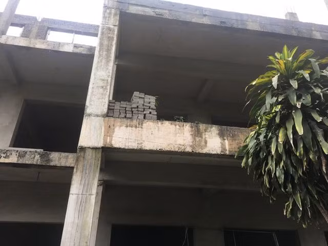 Nhà trường khốn khổ vì công trình xây dựng dở dang suốt nhiều năm - 7