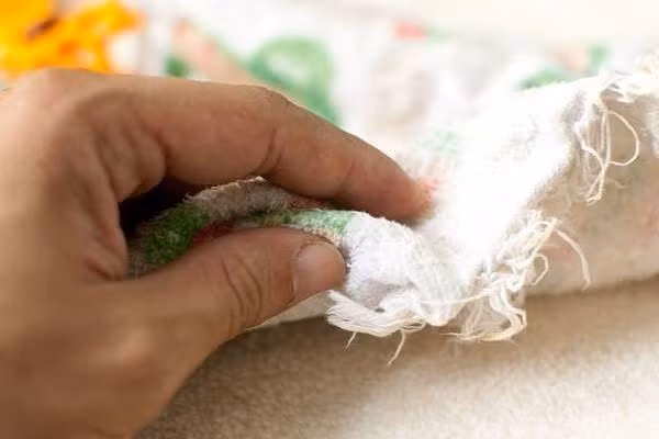 mach me cach "xu" triet de vet o va mui khai do nuoc tieu cua tre tren chan dem - 4