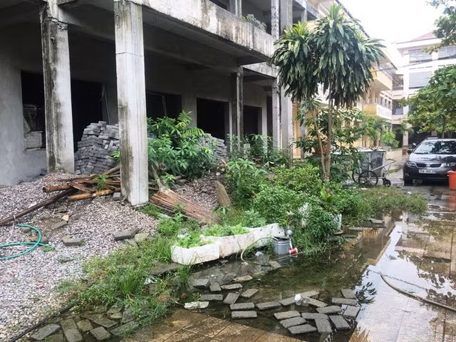 Nhà trường khốn khổ vì công trình xây dựng dở dang suốt nhiều năm - 4