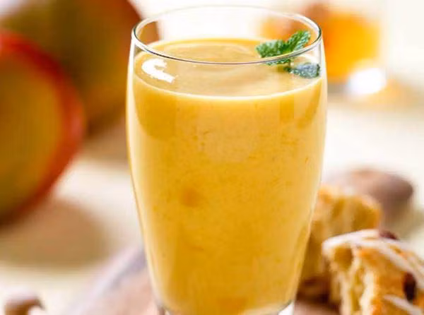 6 cach lam sinh to xoai cuc ngon, giai nhiet mua he - 9