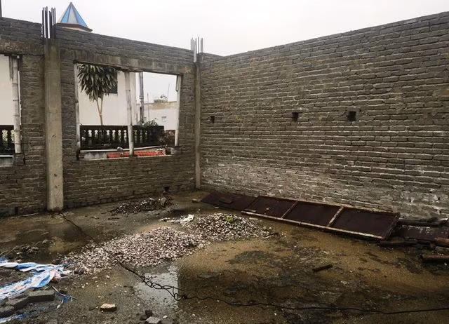 Nhà trường khốn khổ vì công trình xây dựng dở dang suốt nhiều năm - 11