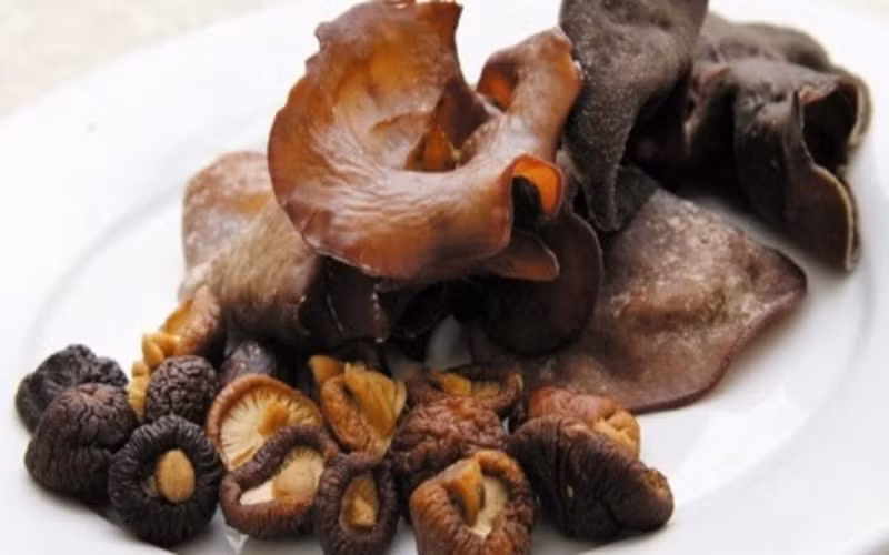 10 loai rau cu chua doc neu khong duoc nau chin ky hinh 6