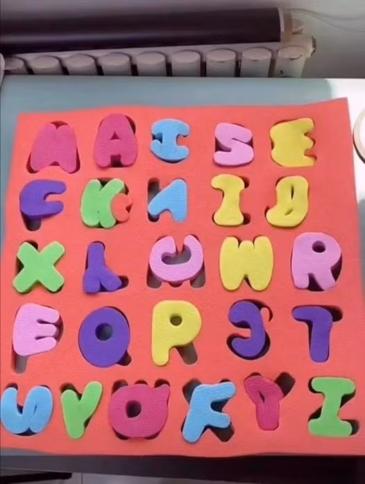 Cháu tôi khi học nhận diện mặt chữ. Thích thì khớp mà không thích cũng phải khớp.