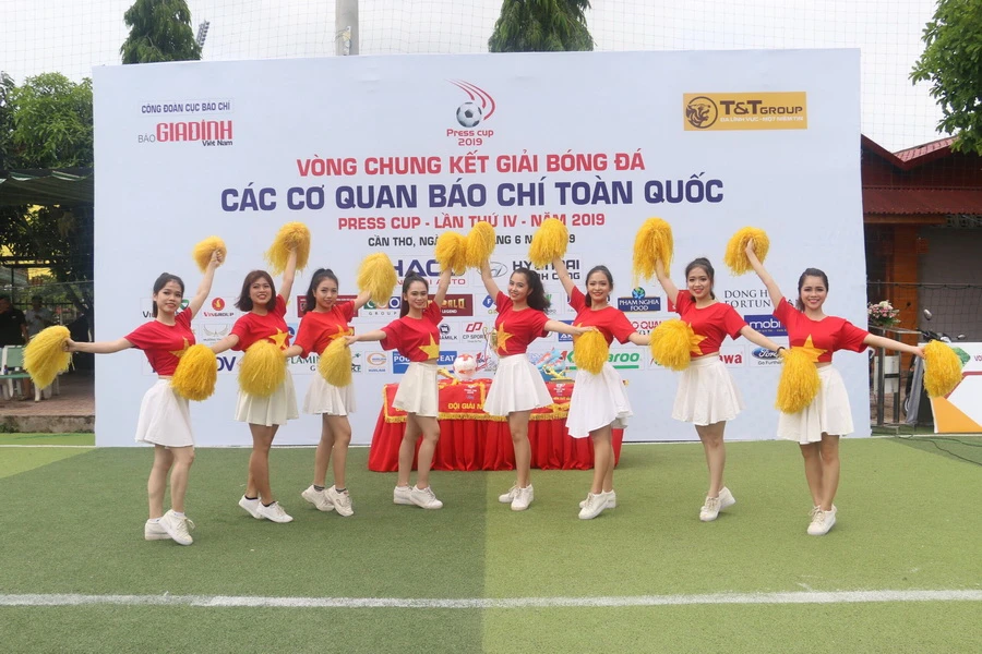 Tiết mục văn nghệ chào mừng Lễ khai mạc Press cup 2019.