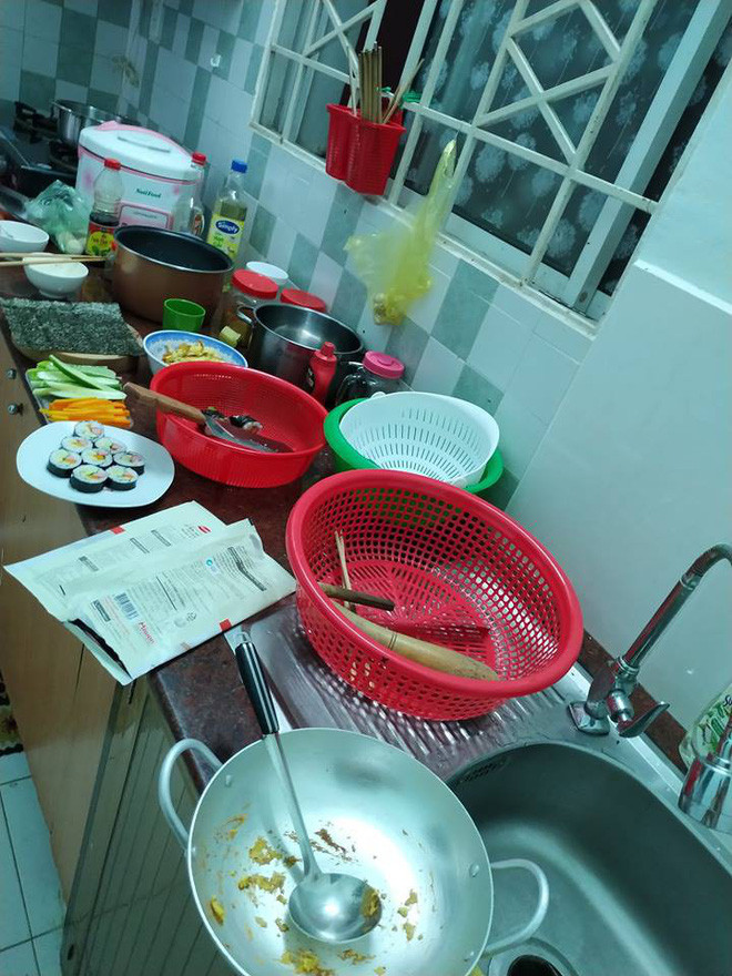 Gái đảm khoe mâm cơm nấu rất ra gì và này nọ nhưng vô tình để lộ lý do khiến chàng nào cũng nghĩ: Thôi ăn tiệm cho lành! ảnh 7