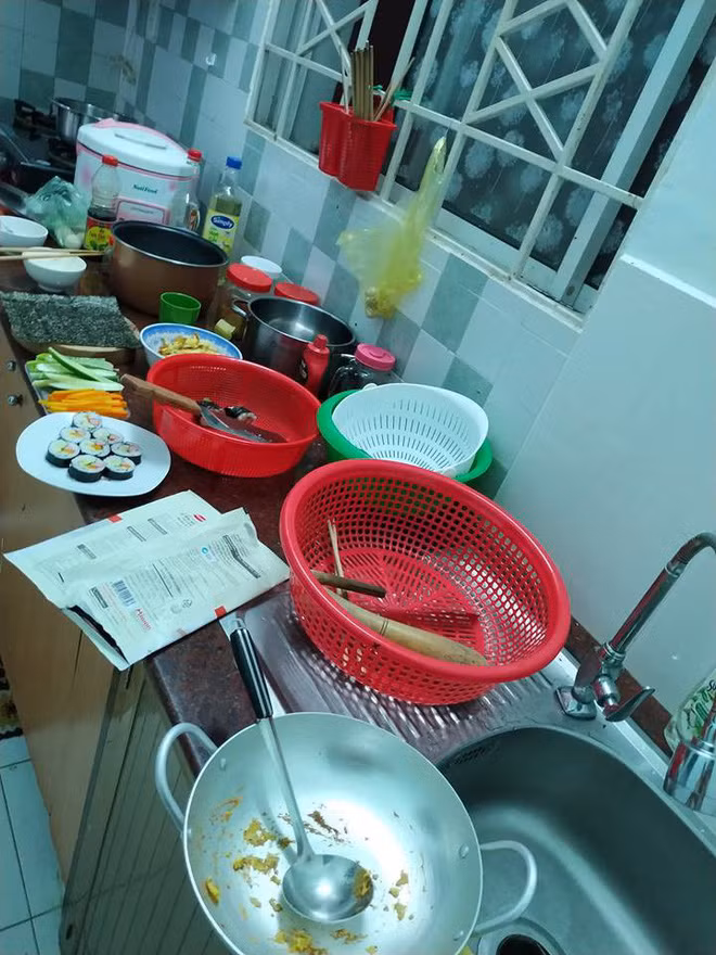 Gái đảm khoe mâm cơm nấu rất ra gì và này nọ nhưng vô tình để lộ lý do khiến chàng nào cũng nghĩ: Thôi ăn tiệm cho lành! ảnh 7