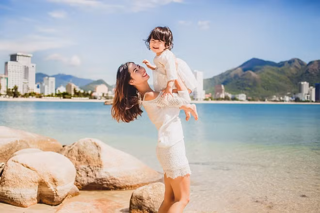 Mẹ bỉm sữa hiện đại chia sẻ bí quyết cùng con vi vu thế giới