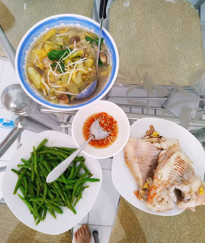 Gái đảm khoe mâm cơm nấu rất ra gì và này nọ nhưng vô tình để lộ lý do khiến chàng nào cũng nghĩ: Thôi ăn tiệm cho lành! ảnh 3