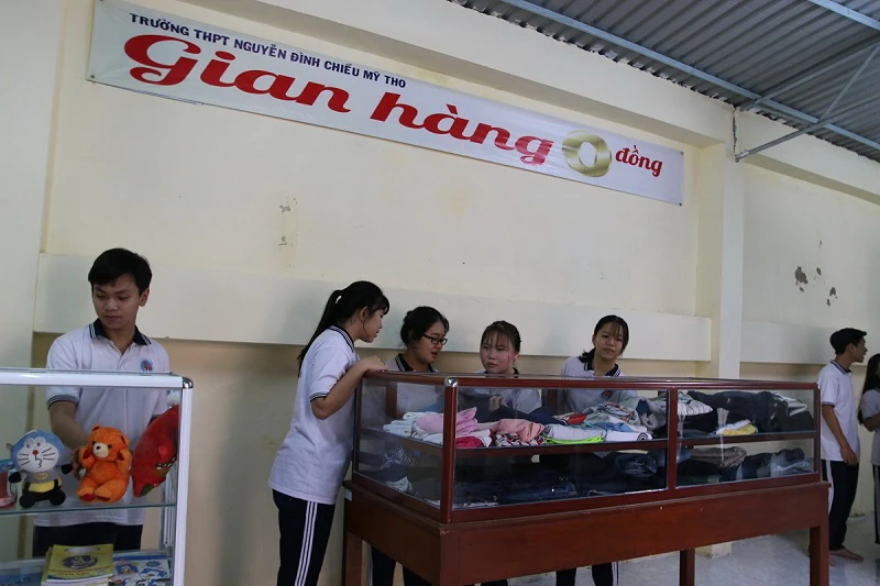 HS Trường THPT Nguyễn Đình Chiểu đến “Gian hàng 0 đồng”