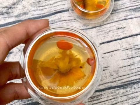 Bật mí cách pha trà kỷ tử táo đỏ hoa cúc khiến mắt sáng da mịn không tốn kém