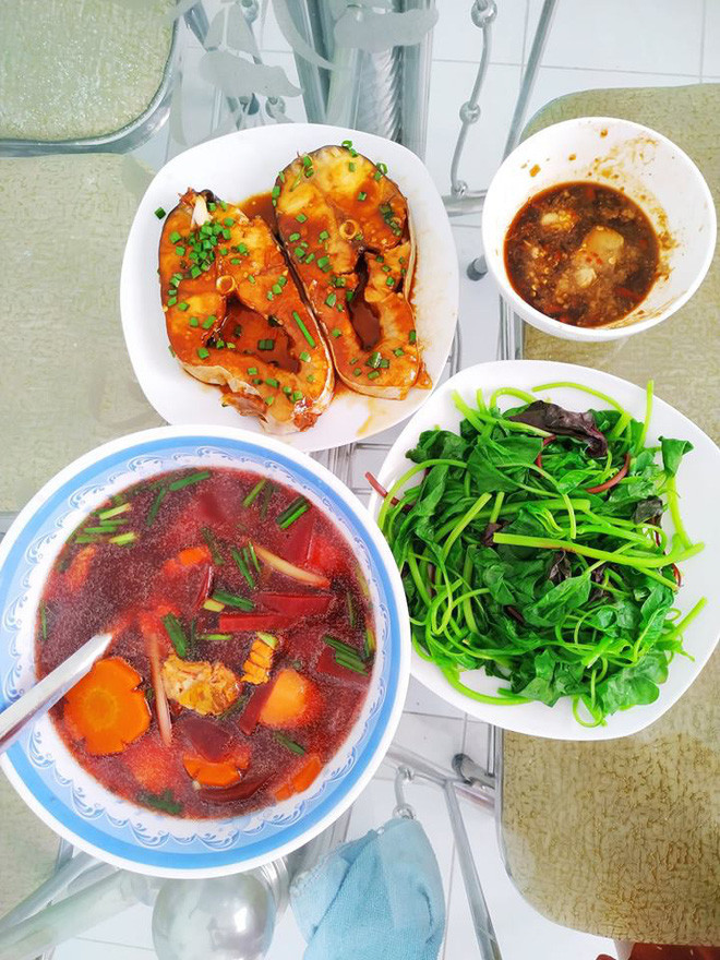 Gái đảm khoe mâm cơm nấu rất ra gì và này nọ nhưng vô tình để lộ lý do khiến chàng nào cũng nghĩ: Thôi ăn tiệm cho lành! ảnh 5