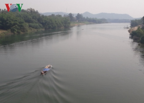 ồ ạt khai thác cát vào giữa đêm trên sông hương hình 2 o at khai thac cat vao giua dem tren song huong hinh 2