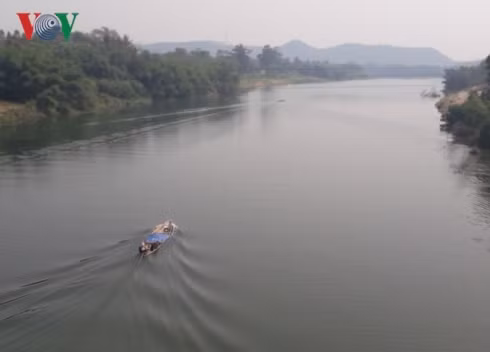 o at khai thac cat vao giua dem tren song huong hinh 2