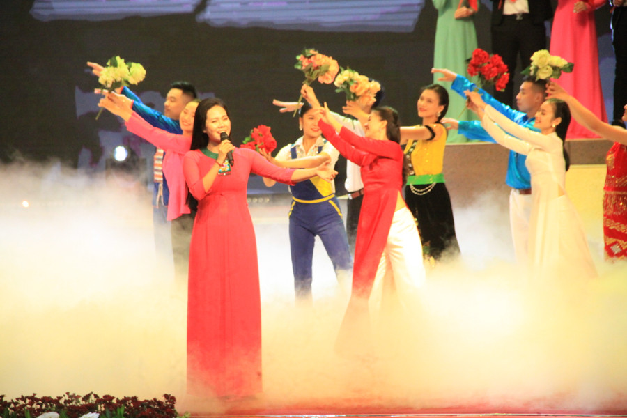 Tiết mục văn nghệ đặc sắc tại Lễ kỷ niệm. Ảnh: Bình Thanh.