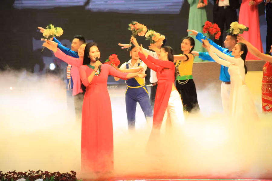 Tiết mục văn nghệ đặc sắc tại Lễ kỷ niệm. Ảnh: Bình Thanh.