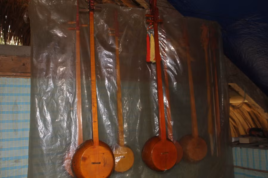 Chế tác đàn Tính làm sản phâm lưu niệm du lịch