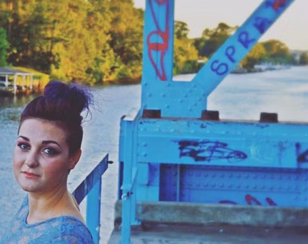 Cô gái nhập viện cấp cứu, vừa khám xong bác sĩ bàng hoàng, tức tốc báo cảnh sát