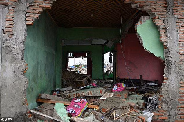 ong bo phai chon cuu vo hoac me gia va con trong tran song than, ket qua kho ai ngo - 4