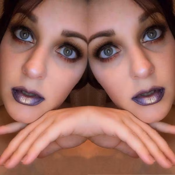 co gai nhap vien vi chay mau "vung kin", vua kham xong bac si tuc toc bao canh sat - 1