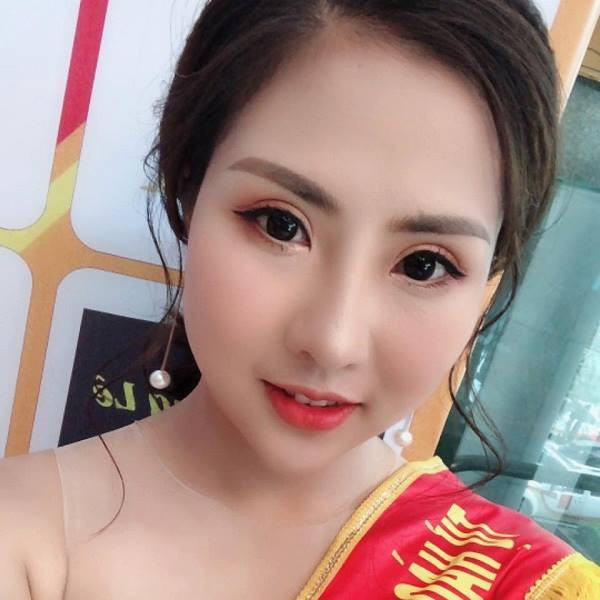 Cô vợ trong vụ đánh ghen 1 đấu 4 hot nhất MXH hôm qua tiết lộ sự thật phía sau - Ảnh 2. Cô vợ trong vụ đánh ghen 1 đấu 4 hot nhất MXH hôm qua tiết lộ sự thật phía sau - Ảnh 2.