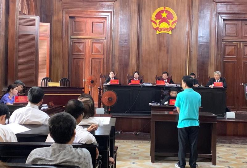 BÍ cáo Nguyễn Minh Hùng- nguyên tổng giám đốc VN Pharma trả lời câu hỏi của Viện kiểm sát BÍ cáo Nguyễn Minh Hùng- nguyên tổng giám đốc VN Pharma trả lời câu hỏi của Viện kiểm sát