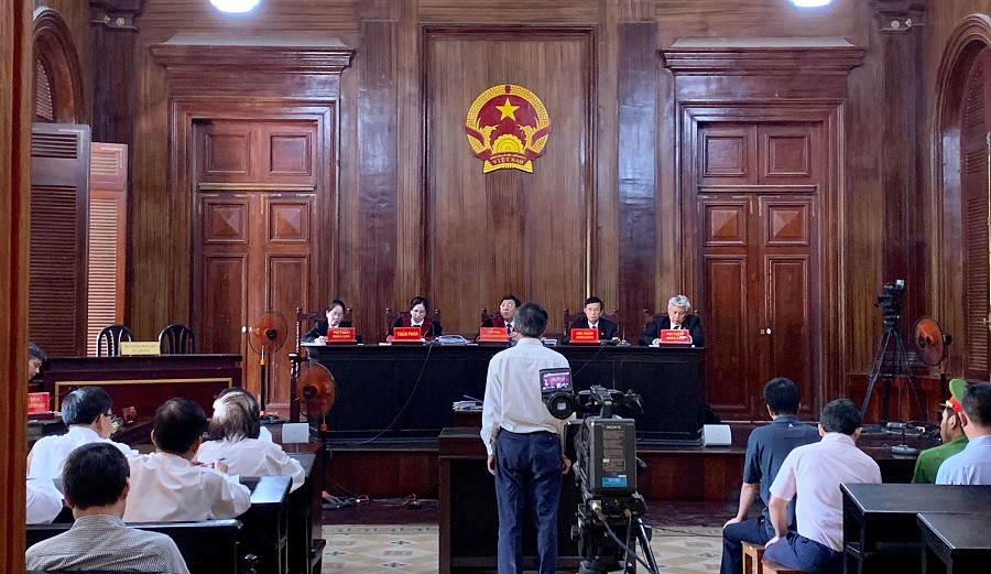 Phiên xét xử vụ VN Pharma ngày thứ hai tiếp tục với phần thẩm vấn các bị cáo. Phiên xét xử vụ VN Pharma ngày thứ hai tiếp tục với phần thẩm vấn các bị cáo.