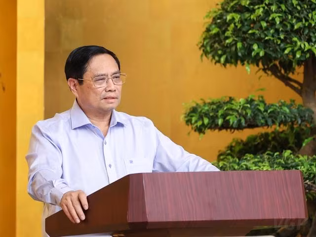 Thủ tướng nhấn mạnh cần có quyết tâm cao hơn, nỗ lực lớn hơn để giải quyết nhiều vấn đề mà có thể trong bối cảnh bình thường chúng ta chưa chú ý đúng mức để thúc đẩy mạnh mẽ. - Ảnh: VGP/Nhật Bắc.