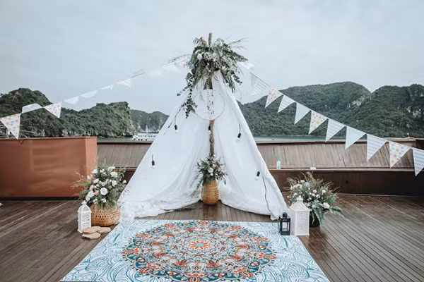 dam-cuoi-lenh-denh-giua-vinh-ha-long-cua-cap-doi-philippines-4