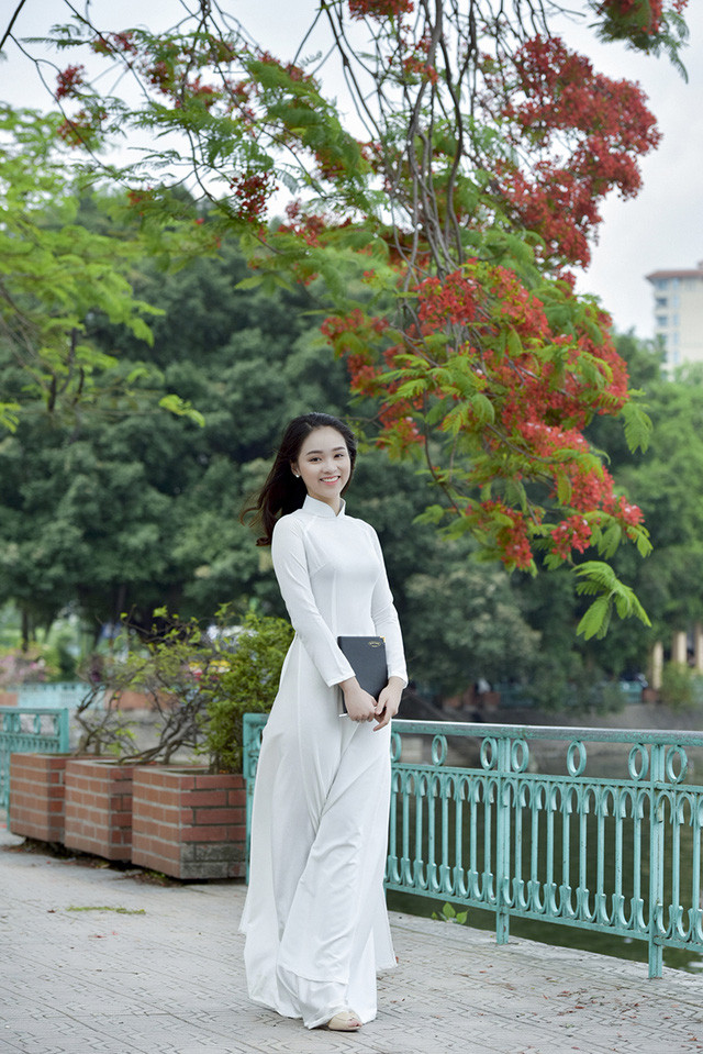 Nguyễn Ngọc Anh - nữ sinh lớp 10 trường THPT Nguyễn Bỉnh Khiêm (Hà Nội) vừa có một bộ ảnh rất đẹp tại đây.