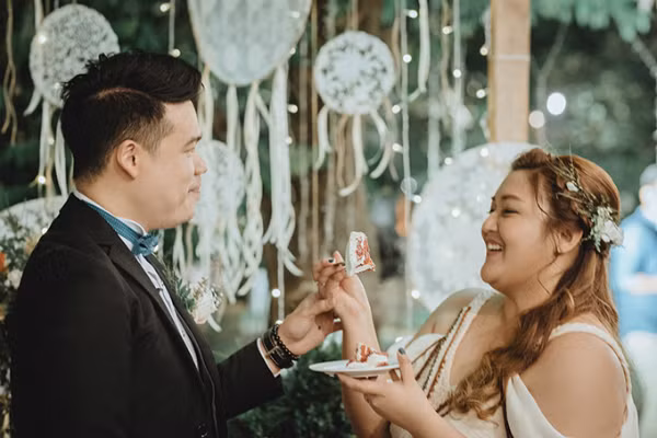 Đám cưới lênh đênh giữa vịnh Hạ Long của cặp đôi Philippines