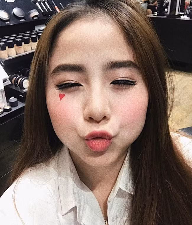 Không cần mặt V-line, cô nàng mặt tròn cằm vuông này vẫn "cưa đổ" cộng đồng mạng ảnh 13