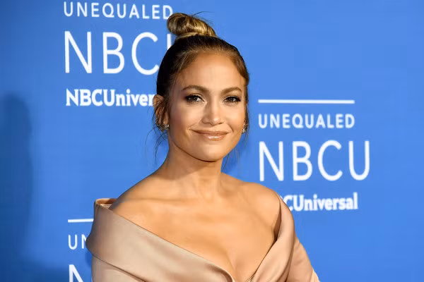 Jennifer Lopez trẻ đẹp ngỡ ngàng