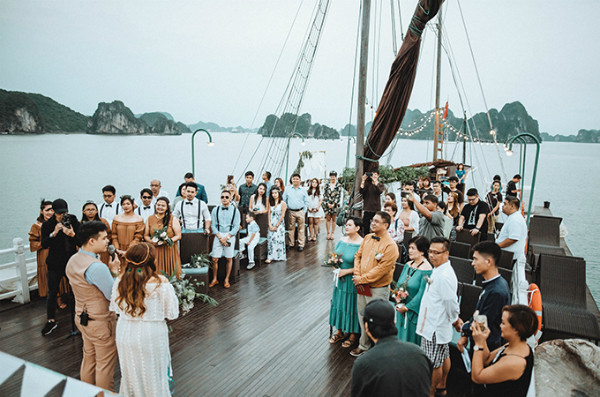 Vì đã có một thời gian dài sống ở Việt Nam, "trót" yêu con người và cảnh sắc nơi đây, Mei đã quyết định tổ chức đám cưới ngay trên dải đất hình chữ S thay vì trở về quê hương làm đám cưới. Mei đã sinh sống và làm việc ở VN được 7 năm, cảm thấy vô cùng gắn bó với VN nên muốn đám cưới được diễn ra ở đây thay vì ở Philipin