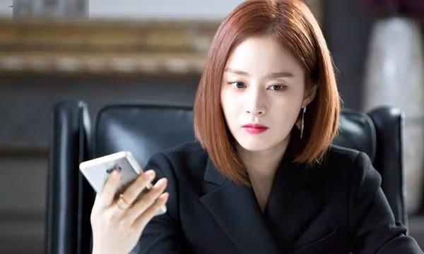 Chồng nói dối đi làm thêm, tôi gọi 1 cuộc điện thoại khiến anh hớt hải về ngay tức khắc